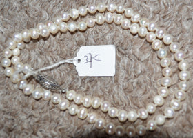 Collier en très petites perles blanches