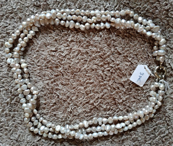 Collier perles irrégulières 3 rangs gris