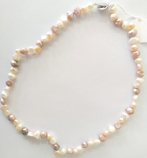 Collier ras de cou perles moyennes